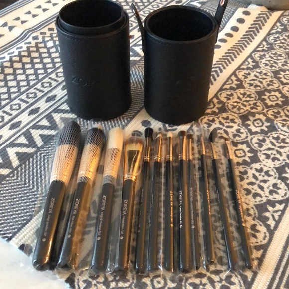 Brand new make up brush kit with travel case - Picture 4 of 4